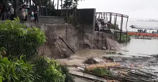 পদ্মা সেতুর প্রকল্প এলাকায় ভয়াবহ ভাঙন, নদীতে বিলীন ৮০০ মিটার বাঁধ
